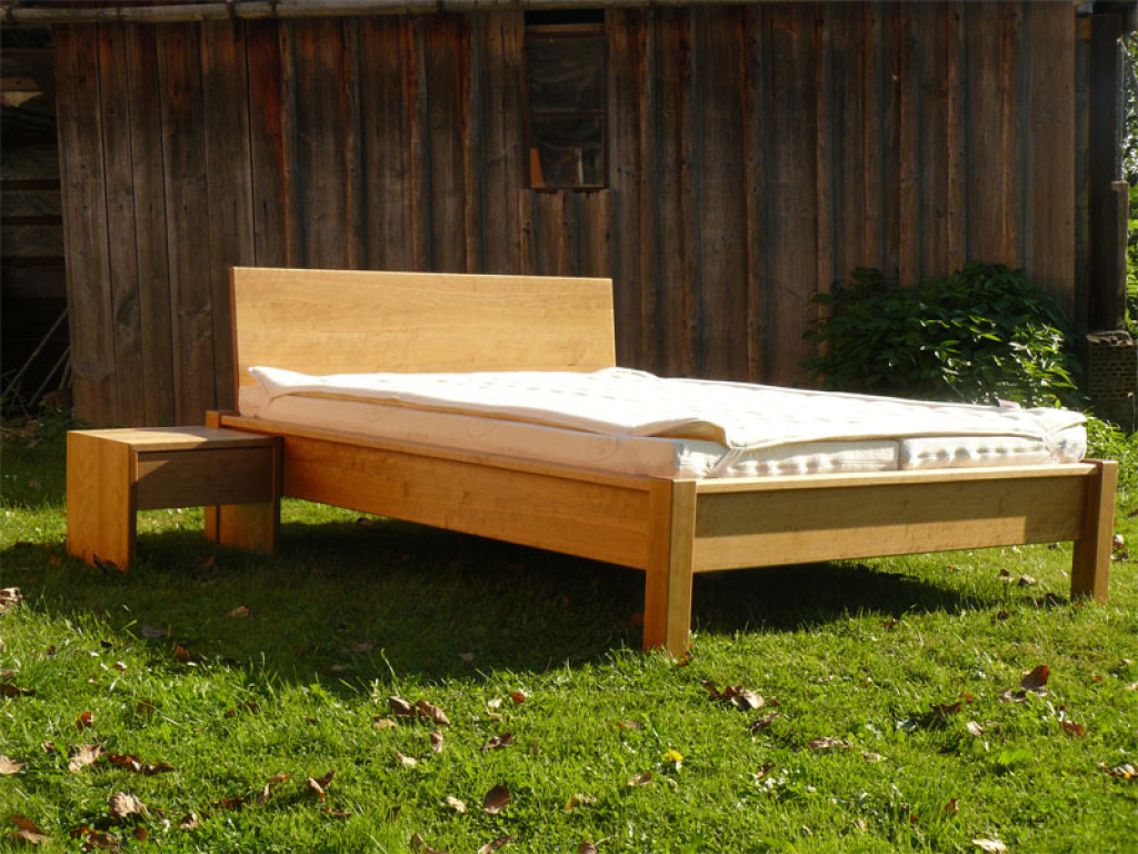 Bett Basis Kirschbaum gerade